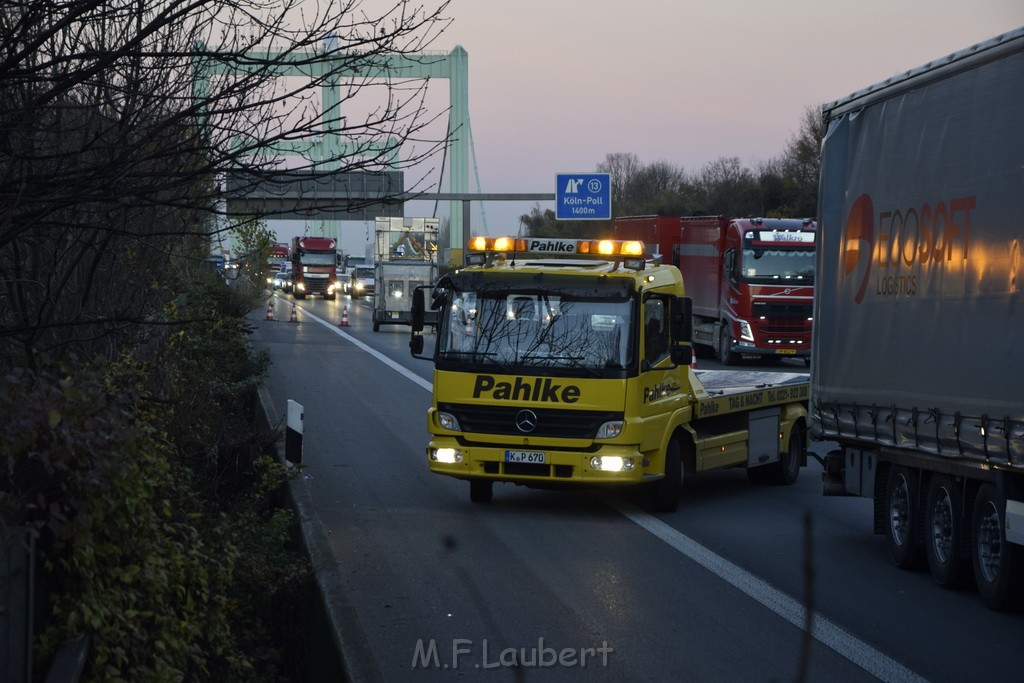 VU LKW A 4 Rich Aachen hinter Rodenkirchener Bruecke P45.JPG - Miklos Laubert